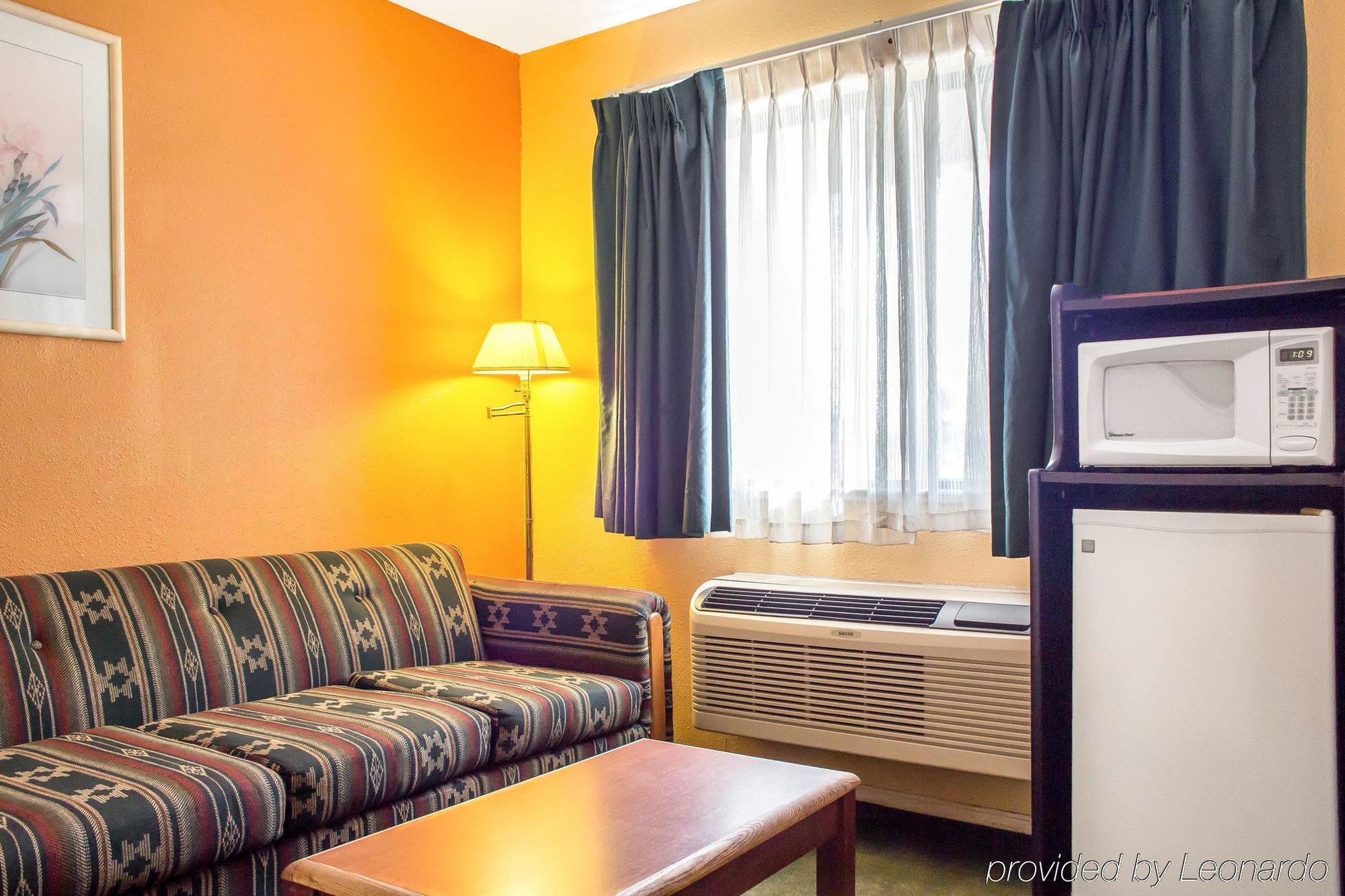 Travelodge By Wyndham Kingman Exterior photo